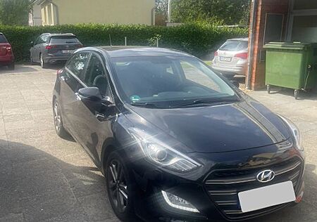 Hyundai i30 blue 1.6 CRDi 81kW Classic Classic