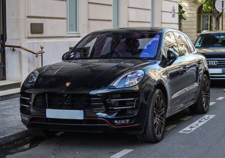Porsche Macan Turbo Performance Paket Exclusive Edition
