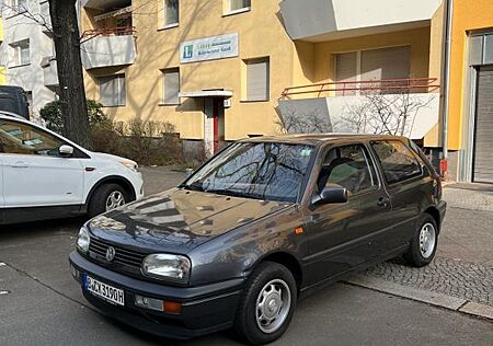 VW Golf Volkswagen 1.8 Auto Standard