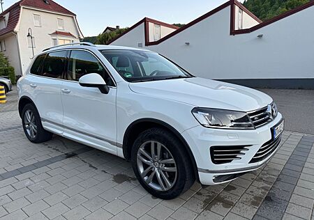 VW Touareg Volkswagen 3.0 V6 TDI R-Line