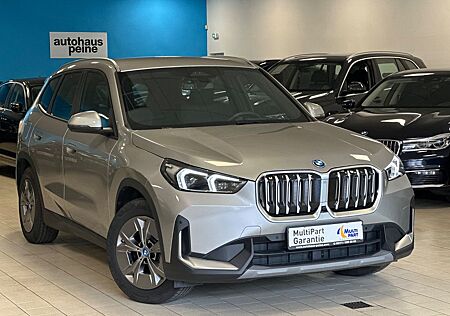 BMW iX1 30 xDrive HUD/ParkSyst/SportSitze/KeyLessGo