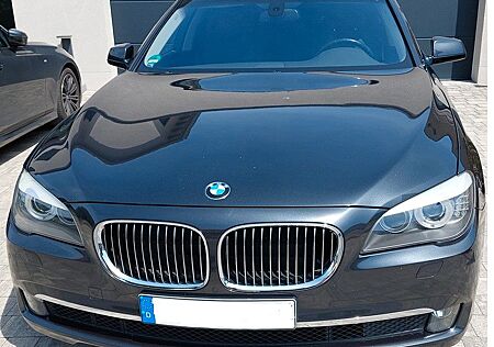 BMW 740i -