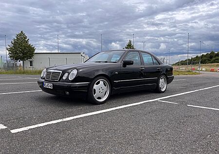 Mercedes-Benz E 240 AVANTGARDE Avantgarde
