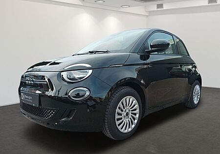 Fiat 500E Action