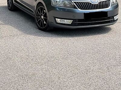 Skoda Rapid 1.6 TDI 66kW Drive Spaceback Drive