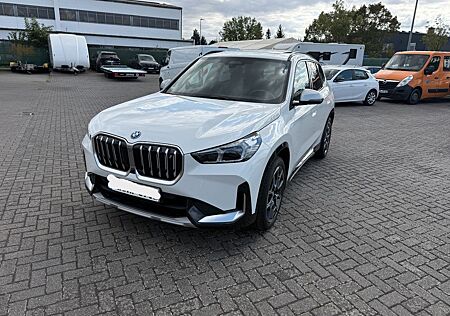 BMW iX1 30 *xDRIVE* xLINE*PANO*19"*LEDER*AHK*LED*