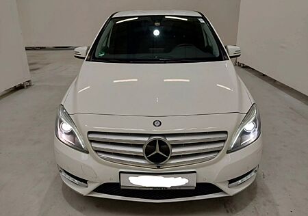 Mercedes-Benz B 180 Sport Paket / Bi-Xenon / EURO6