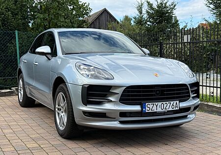 Porsche Macan - -