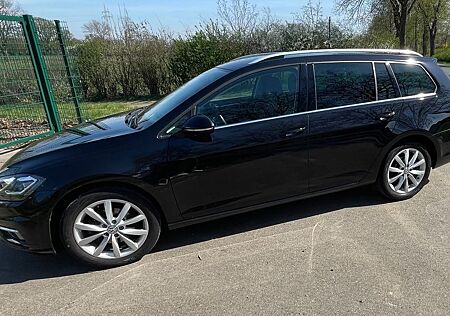VW Golf Volkswagen Variant 1.5 TSI DSG Highline 8fach bereift