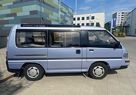 Mitsubishi L300 2.4 Luxus Bus Luxus Bus