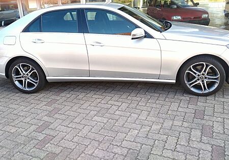 Mercedes-Benz E 250 ELEGANCE Autom. ELEGANCE