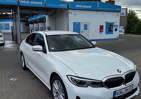 BMW 330e Advantage Automatik Advantage 8Fach + Gara.