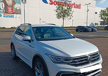 VW Tiguan Volkswagen 2.0 TDI 4MOTION/ R-Line/StHz./ACC...