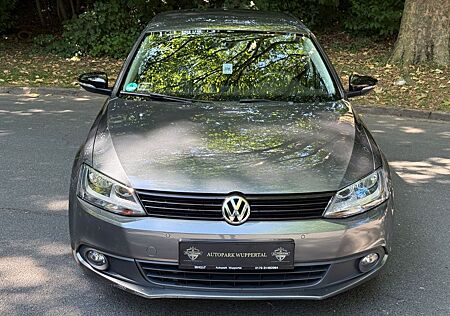 VW Jetta Volkswagen *AUTOMATIK*1.6 DIESEL*1HAND*NAVI*PDC