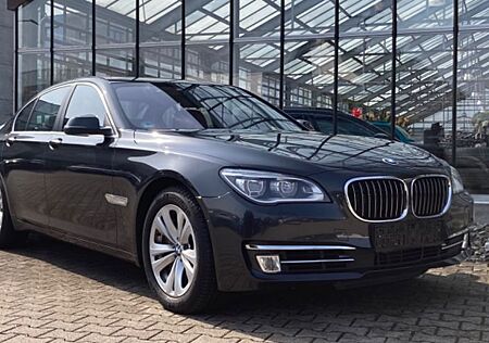 BMW 750d xDrive Leder LED Kamera Harman Night Vision