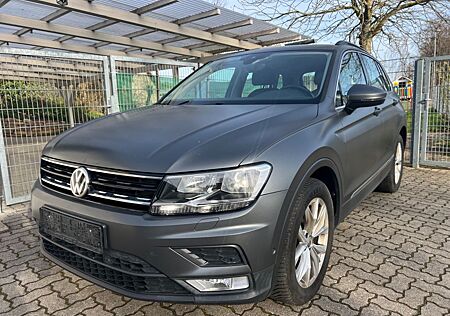 VW Tiguan Volkswagen Comfortline BMT 2.0 TDI KAMERA-AHK-1.Hand