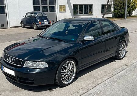 Audi S4 2.7 quattro -