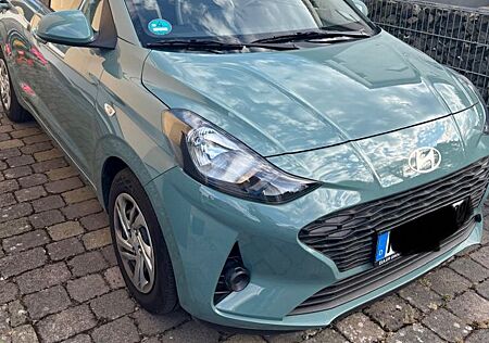 Hyundai i10 1.0 Select von 2024 in Mangrove Green