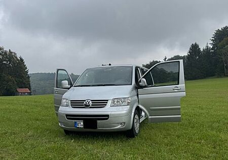 VW T5 Multivan Volkswagen - viel gemacht, super Basis