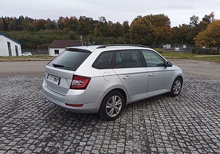 Skoda Fabia 1.0l TSI COMBI STYLE AHK SHZ Klima RFK LED