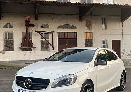 Mercedes-Benz A 180 AMG Line , 8 fach bereift, Alcantara