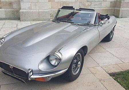 Jaguar E-Type V12 Roadster