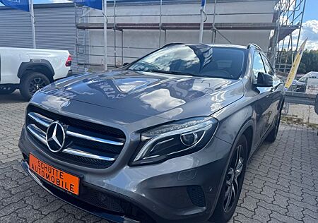 Mercedes-Benz GLA 200 ,Navi, Xenon, 8 fach Bereift, Nightpaket