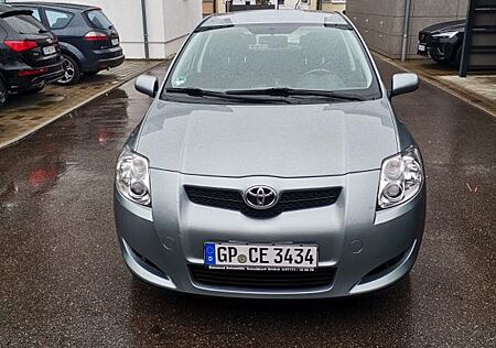 Toyota Auris 1.4 -