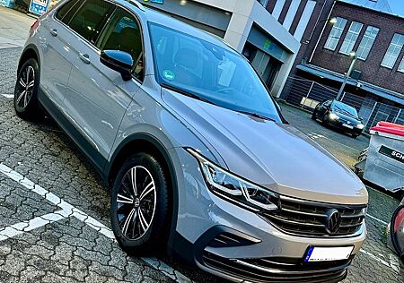 VW Tiguan Volkswagen 1.5 TSI DSG ACTIVE /Neue Tüv/ Neue Inspek