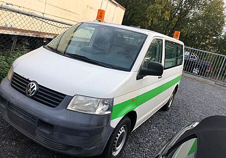 VW T5 Shuttle Volkswagen - TÜV 26 - Sortimo Boden
