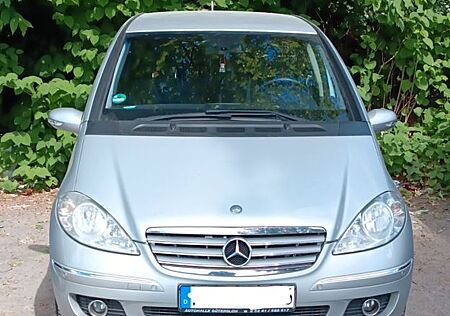 Mercedes-Benz A 200 ELEGANCE Automatik Benzin *TÜV NEU*