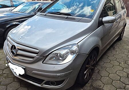 Mercedes-Benz B 200 -