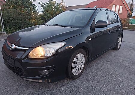 Hyundai i30 CW blue 1.4 Classic*Klimaautomatik*1.Hand*