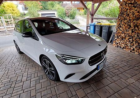 Mercedes-Benz B 220 4MATIC DCT -
