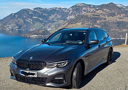 BMW 330e xDrive Touring M Sport A. M Sport