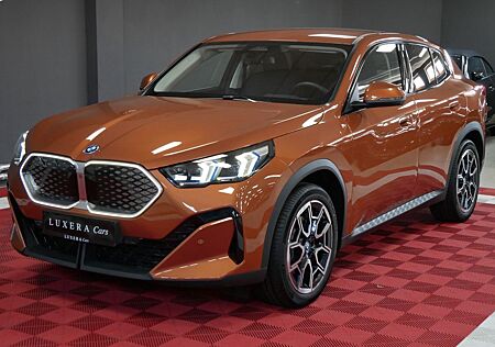 BMW iX2 30 xDrive HuD HK ICONIC DrAssPlus 360 Kamera