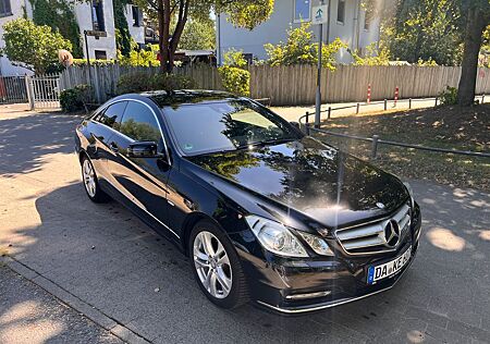 Mercedes-Benz E 200 Coupé AVANTGARDE/AUTOM/H&K/TEILLED/SITZH