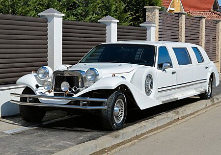 Lincoln Town Car EXCALIBUR - Stretch Limousine