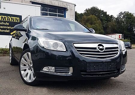 Opel Insignia A Sports Tourer 4x4/AHK/Navi/PDC/Xenon