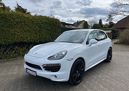 Porsche Cayenne Platinum Edition GTS Paket Approved