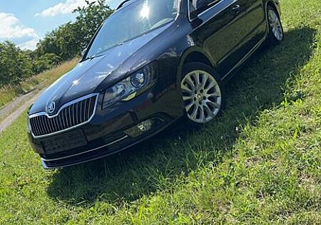 Skoda Superb 2.0 TDI 125kW DSG Exclusive Combi Exc...