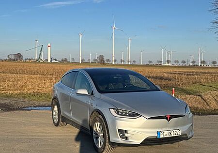 Tesla Model X 75D -