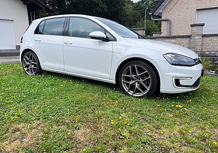 VW Golf Volkswagen e- CSS ALU LED TÜV NEU Top Zustand