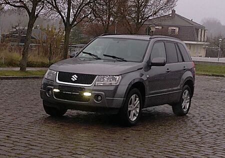 Suzuki Grand Vitara 2.0 Club 4x4 TÜV NEU S-HEFT KLIMA