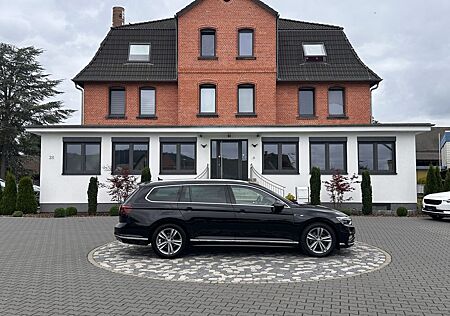 VW Passat Volkswagen Business R-LINE MATRIX ACC SHZ CAM WEBAST