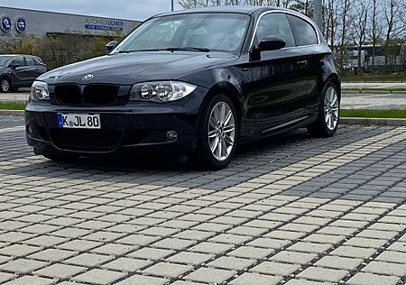 BMW 120i M Paket Motorsport Edition / PDC / SHZ