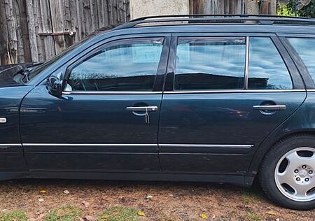 Mercedes-Benz E 320 T AVANTGARDE Avantgarde