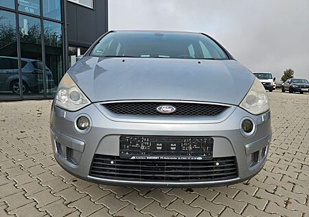 Ford S-Max Titanium 8-fach bereift