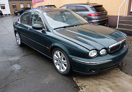 Jaguar X-Type 3.0 Liter V6 Executive 4x4 Allrad TÜV NEU