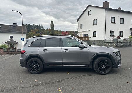 Mercedes-Benz GLB 250 4MATIC AMG line mountaingrau metallic